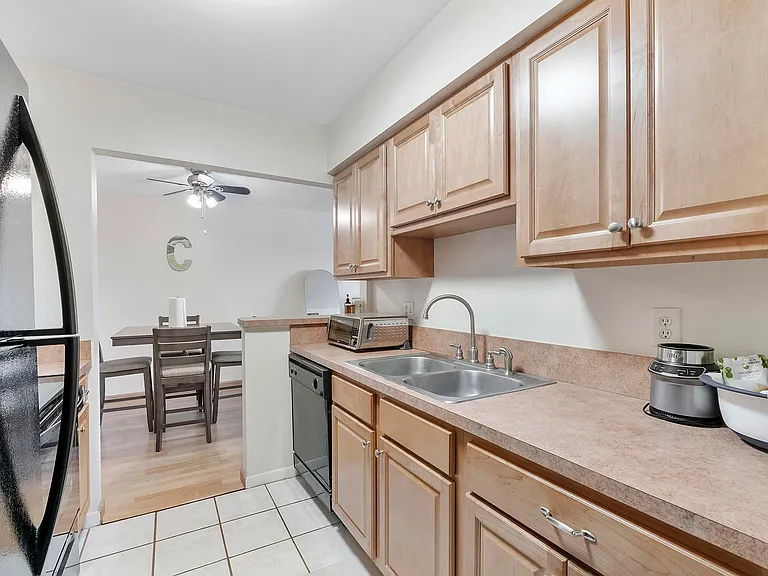 125 Shore Ct #304A — Photo 7