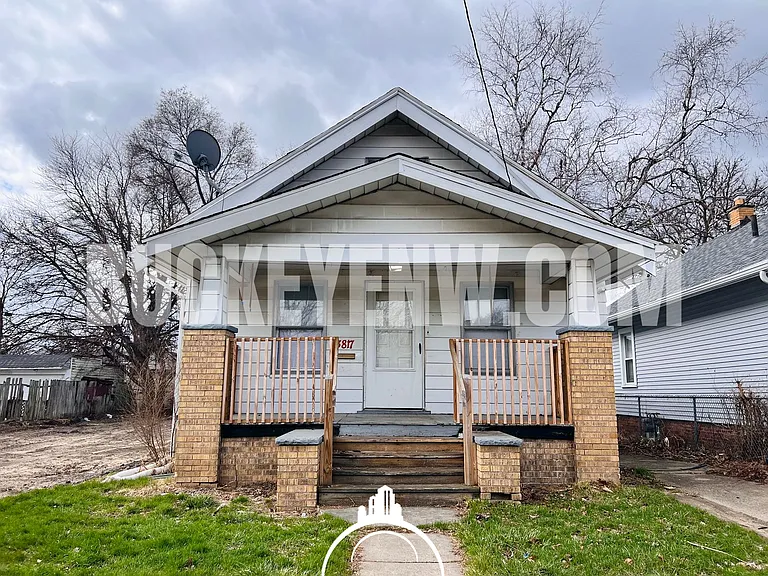 3817 Burton Ave — Photo 1