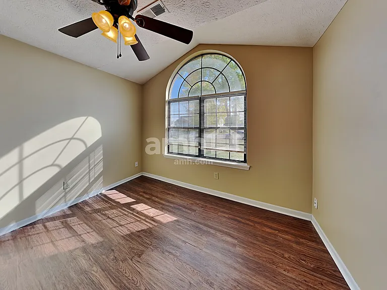 258 Longfellow Ln — Photo 17