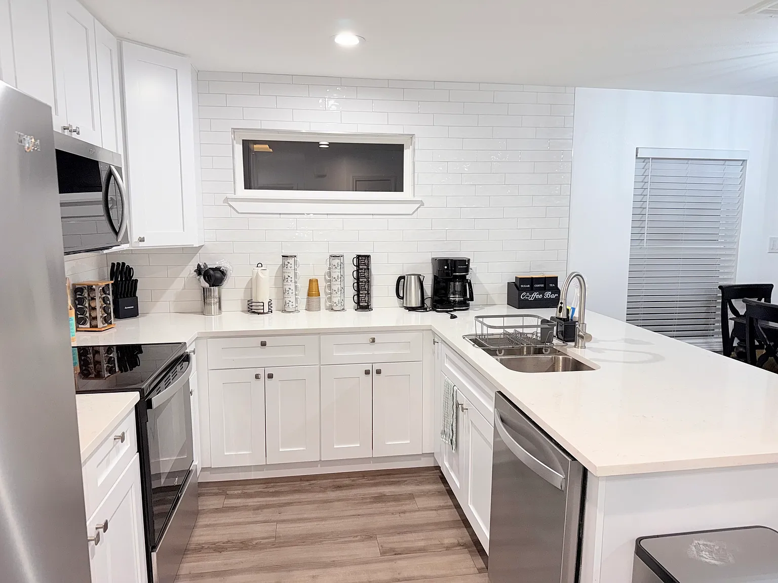 4 bed, 2500 sqft, $7,900 — Photo 4