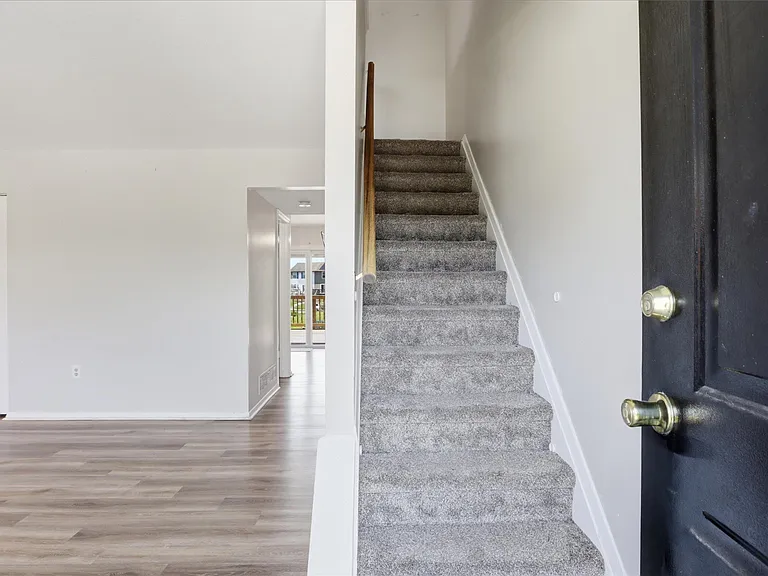 663 Johahn Dr — Photo 8