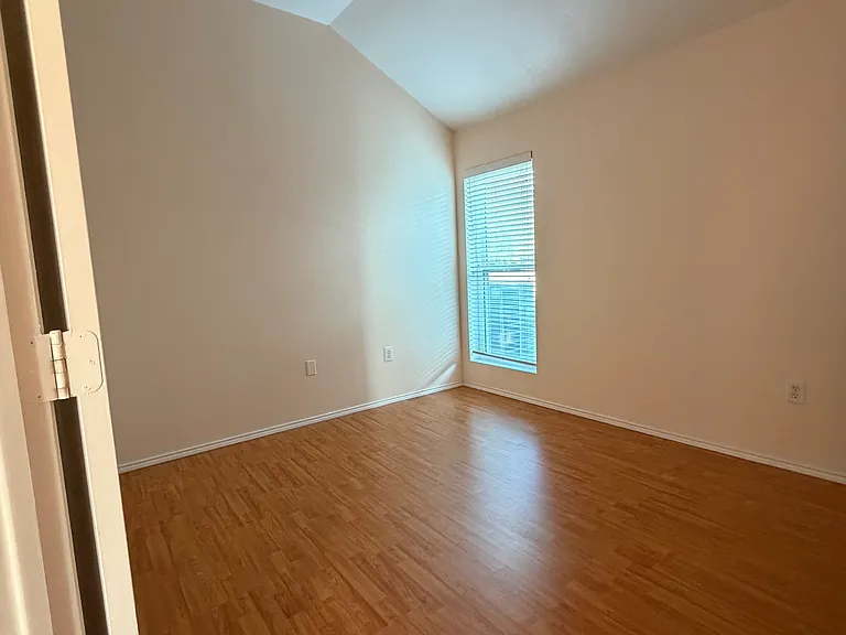 417 Hardwicke Ln — Photo 17