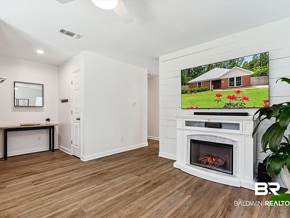 4th image of 409 Palmetto Ct