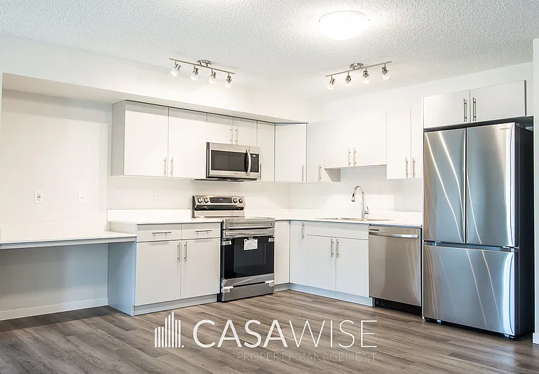 17211 9a Ave SW #17211 — Photo 2