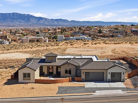 2nd image of 2608 Abrazo Rd NE