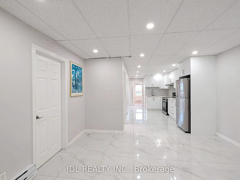 1954 Danforth Ave #2 — Photo 2