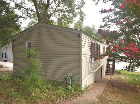 1260 Tugaloo Heights Cir, Fair Play, SC 29643