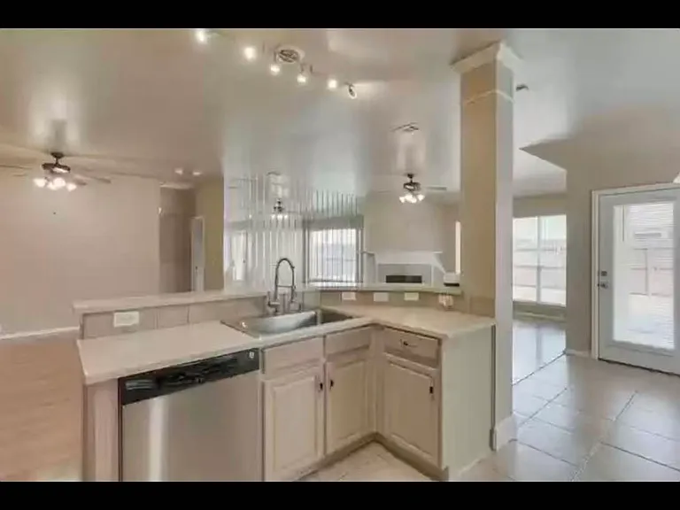 10428 Jaybird Dr — Photo 9
