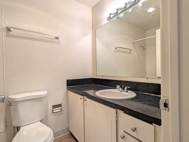 Watergate Apartments — Photo 57