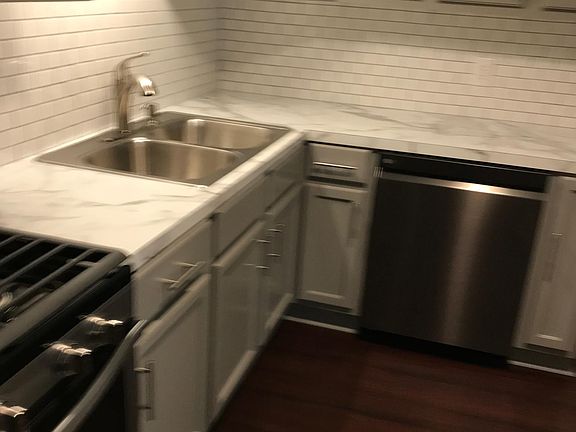 3rd image of 2912 Oak St