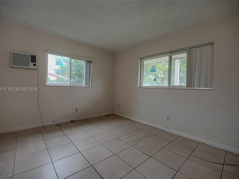 715 N 58th Ave #1 — Photo 9