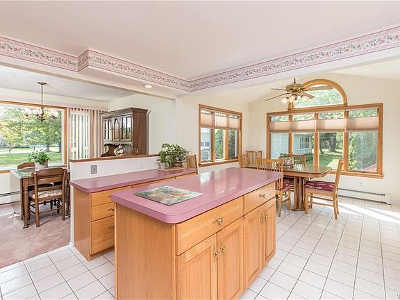 4th image of 70 Minden Dr