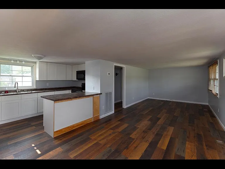 606 Catawba St — Photo 2