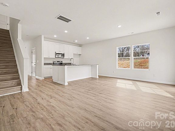 4th image of 1725 E Cloaninger Ave