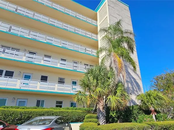 2960 59th St S APT 202, Gulfport, FL 33707