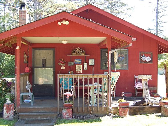 3rd image of 3625 Seabreeze Avenue