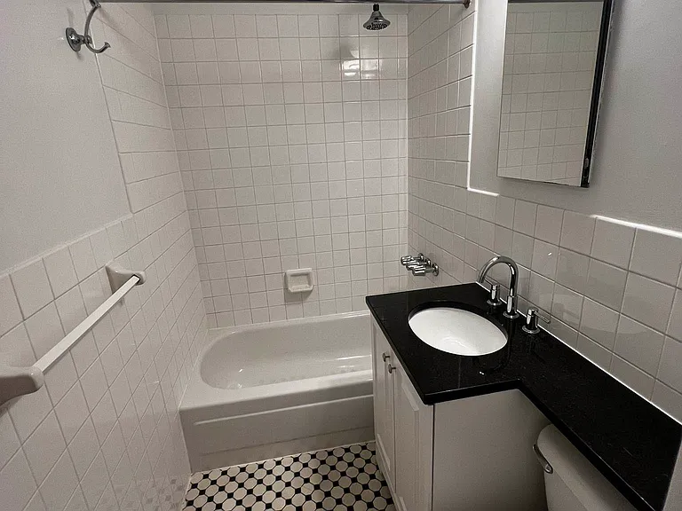 370 E 69th St #2H — Photo 3