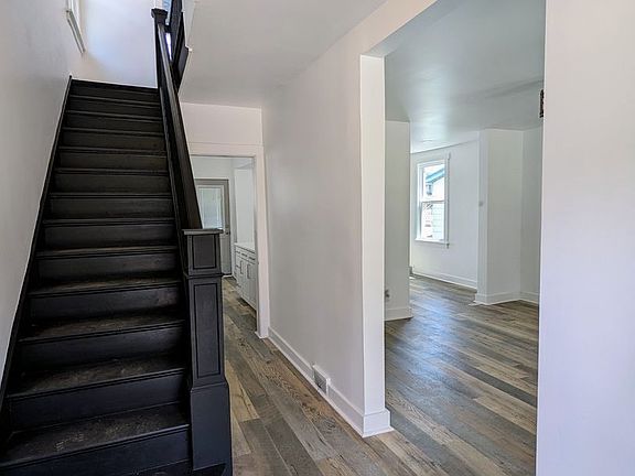 2nd image of 2435 Perry St
