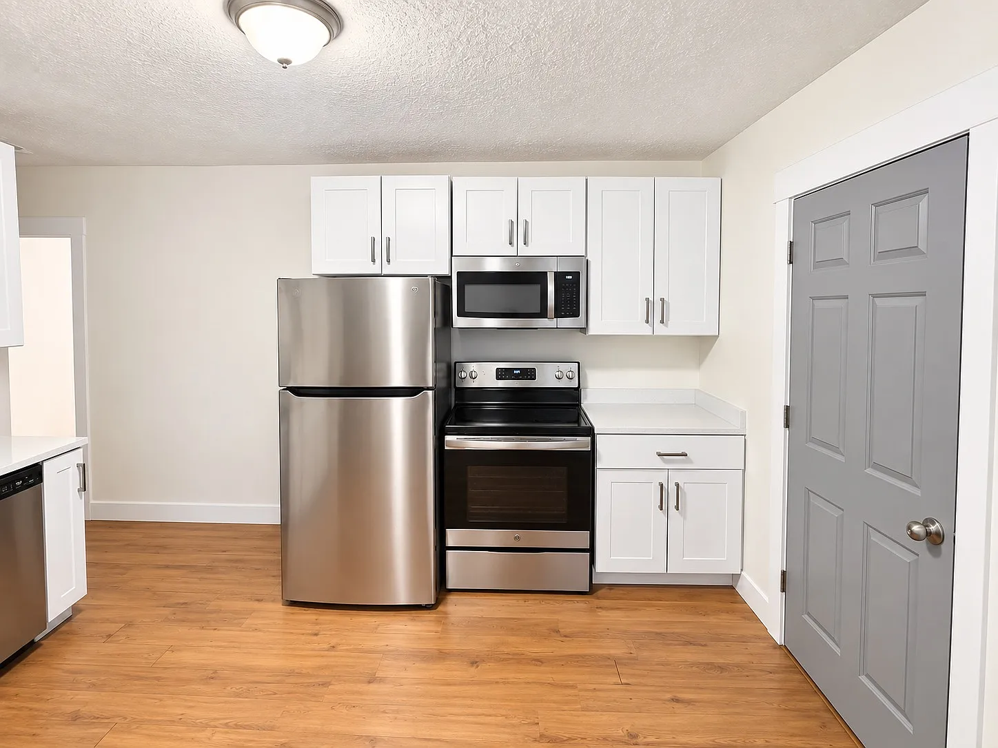 458 E Lambourne Ave — Photo 3