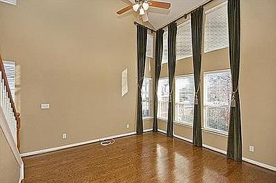5th image of 9828 Castlewood Dr