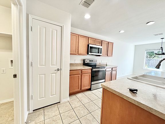 5th image of 903 Mazatlan Ct