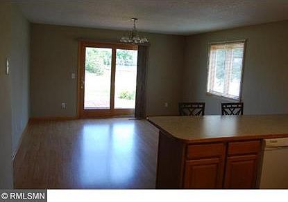 5th image of 307 Thruen St W