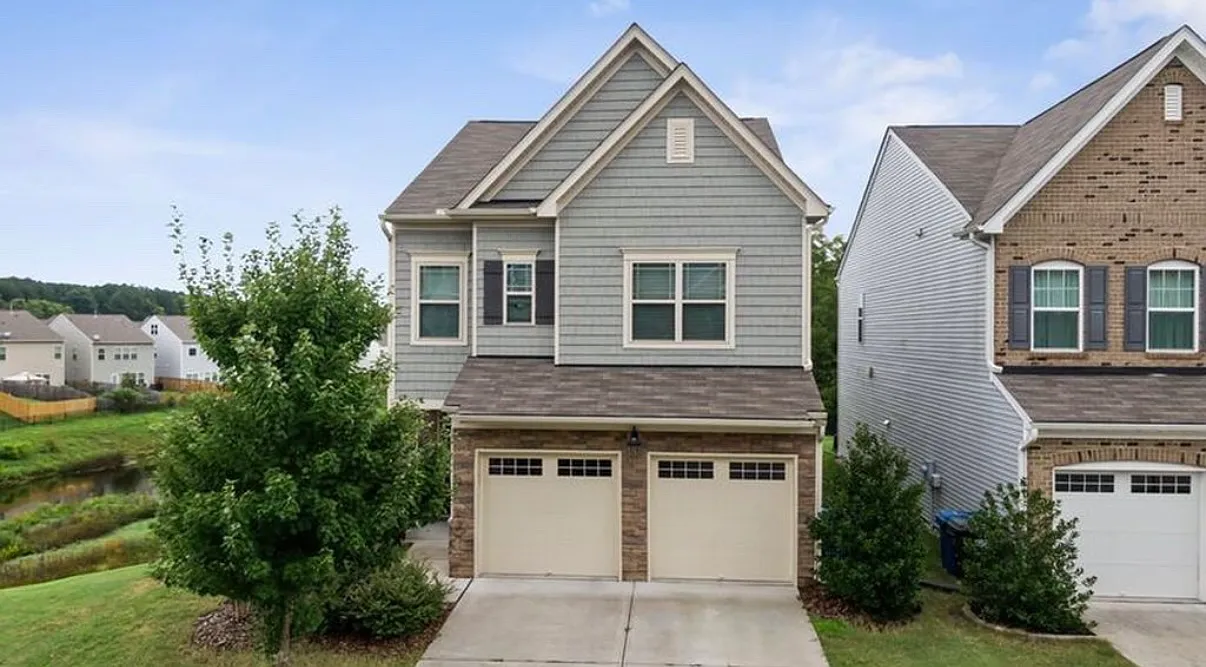 3 bed, 2.5 bath, 2470 sqft, $2,395 — Photo 1