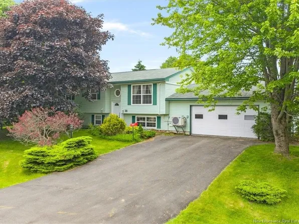 36 Peat Dr, Quispamsis, NB E2E 4R5