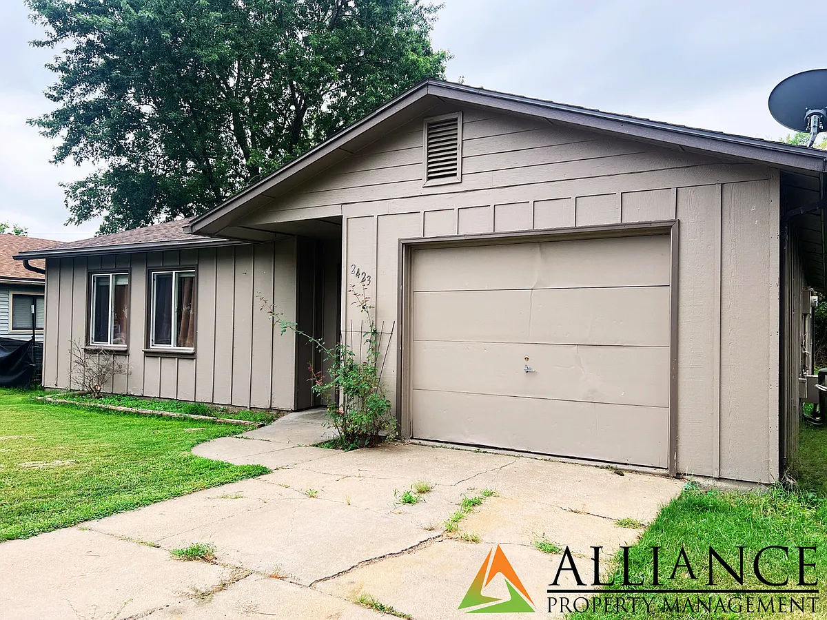 Building Photo - 2423 Buttonwood Dr