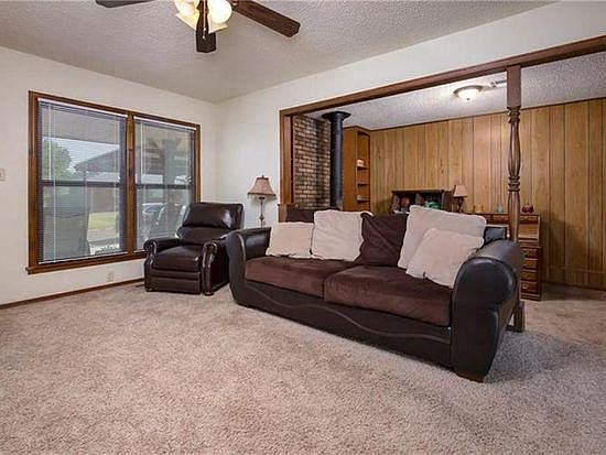 4th image of 113 E Pratt Dr
