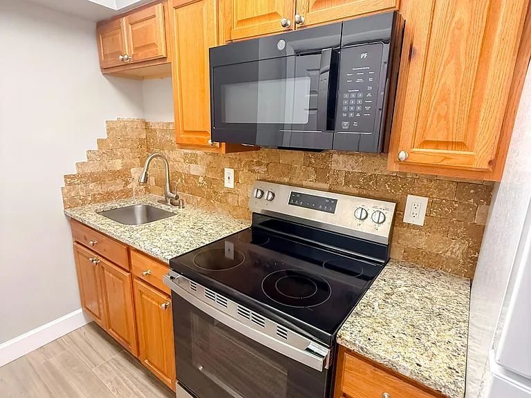 225 Danube Ave #4 — Photo 8