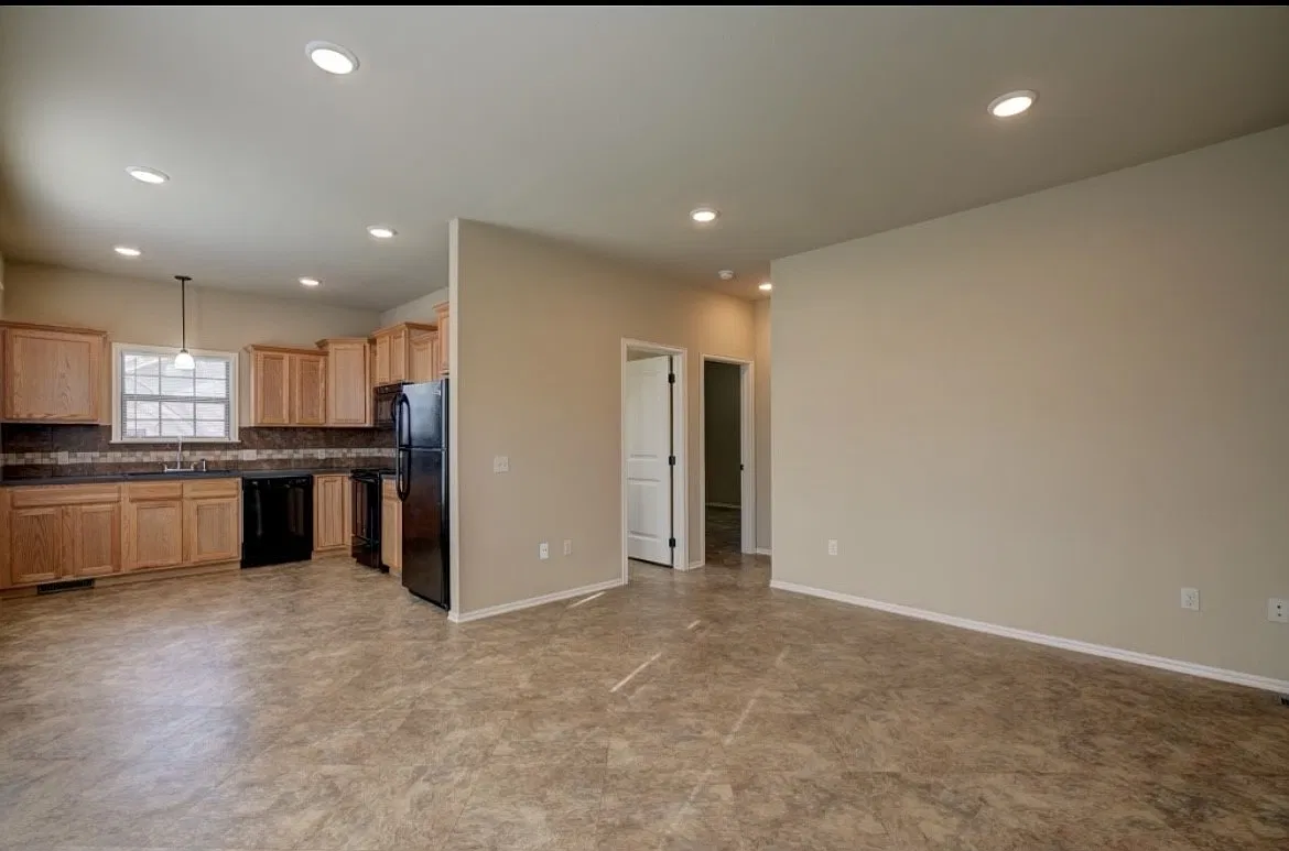 2 bed, 1030 sqft, $1,350 — Photo 3
