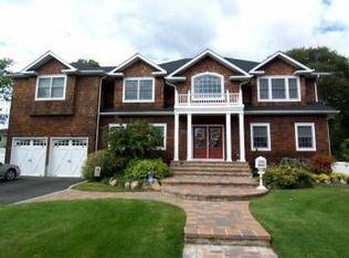 119 Lagoon Blvd, Massapequa, NY 11758