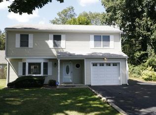 5 Bucciarelli Ln, Norwalk, CT 06850