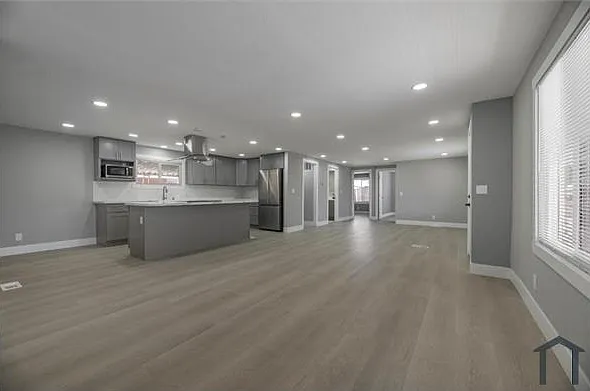174 Redwood Dr — Photo 2