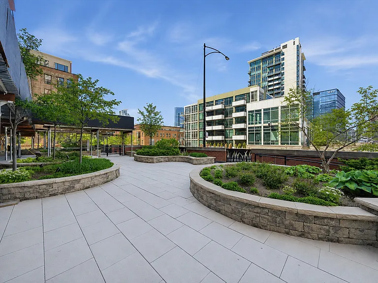 330 N Jefferson St #1606 — Photo 14