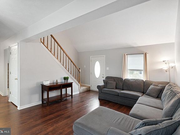 2nd image of 1585 Brimfield Cir