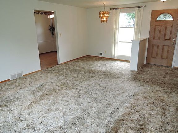 3rd image of 12 Hillside Dr