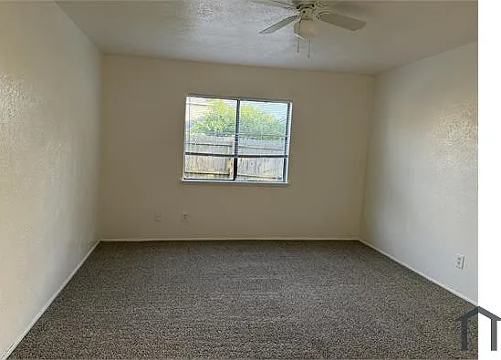 3 bed, 1252 sqft, $1,600 — Photo 2