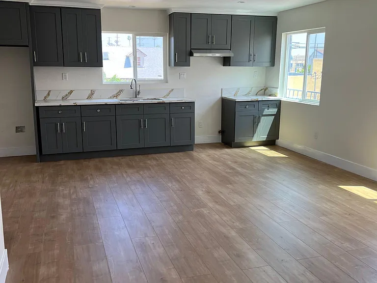 8731 S Figueroa St #8733-1/2 — Photo 6