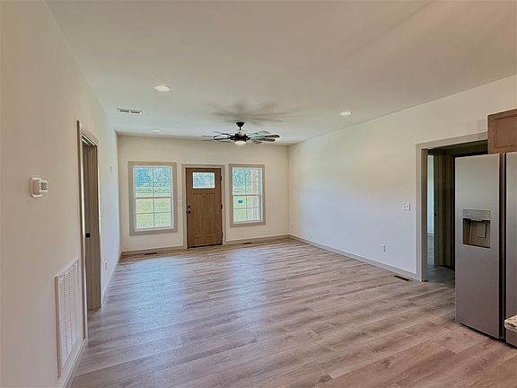 4th image of 122 Old Franklin Rd