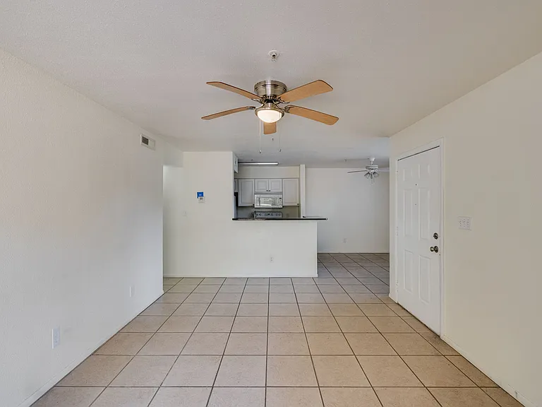 2865 Winkler Ave #401 — Photo 7