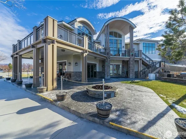 1350 W Woodin Avenue #F4, Chelan, WA 98816