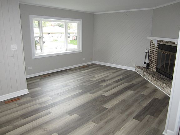4th image of 51 Ash St