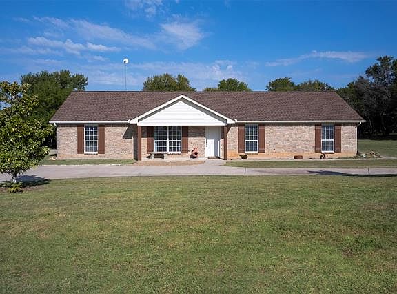 2nd image of 105 Sandalwood Ct