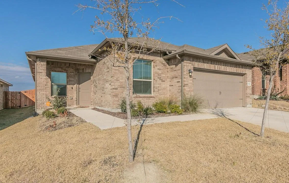 4 bed, 1876 sqft, $2,350 — Photo 1
