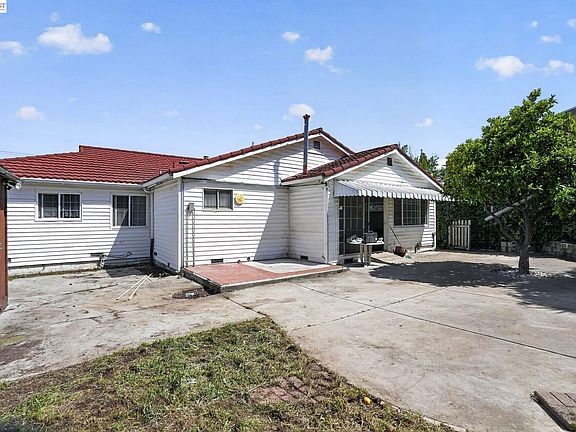 2nd image of 237 Goodwin St