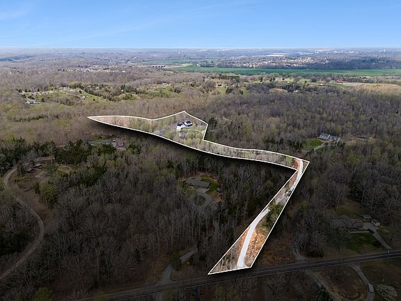 3rd image of 581 Belmont Rd