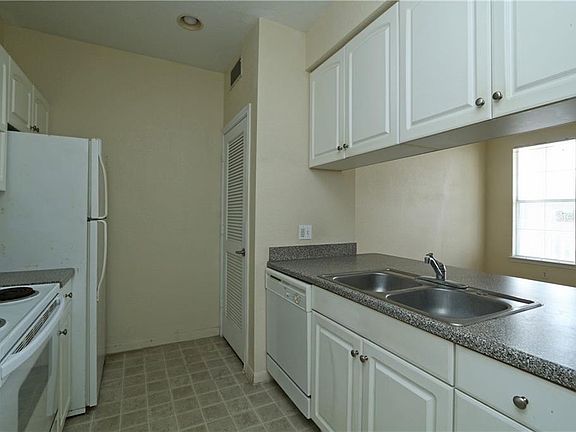3rd image of 860 N Orange Ave APT 309