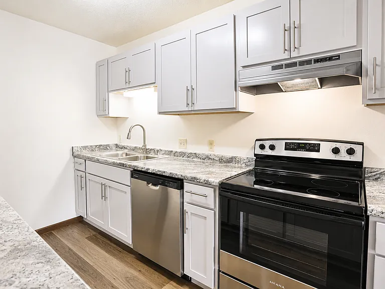 Murdock Apartments — Photo 59
